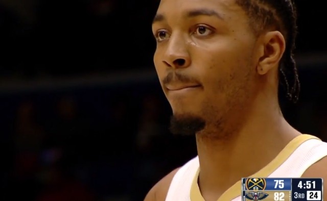 PP电子官方-这还了得！奎因弧顶直接抛传 墨菲空中转体180度打板上篮！